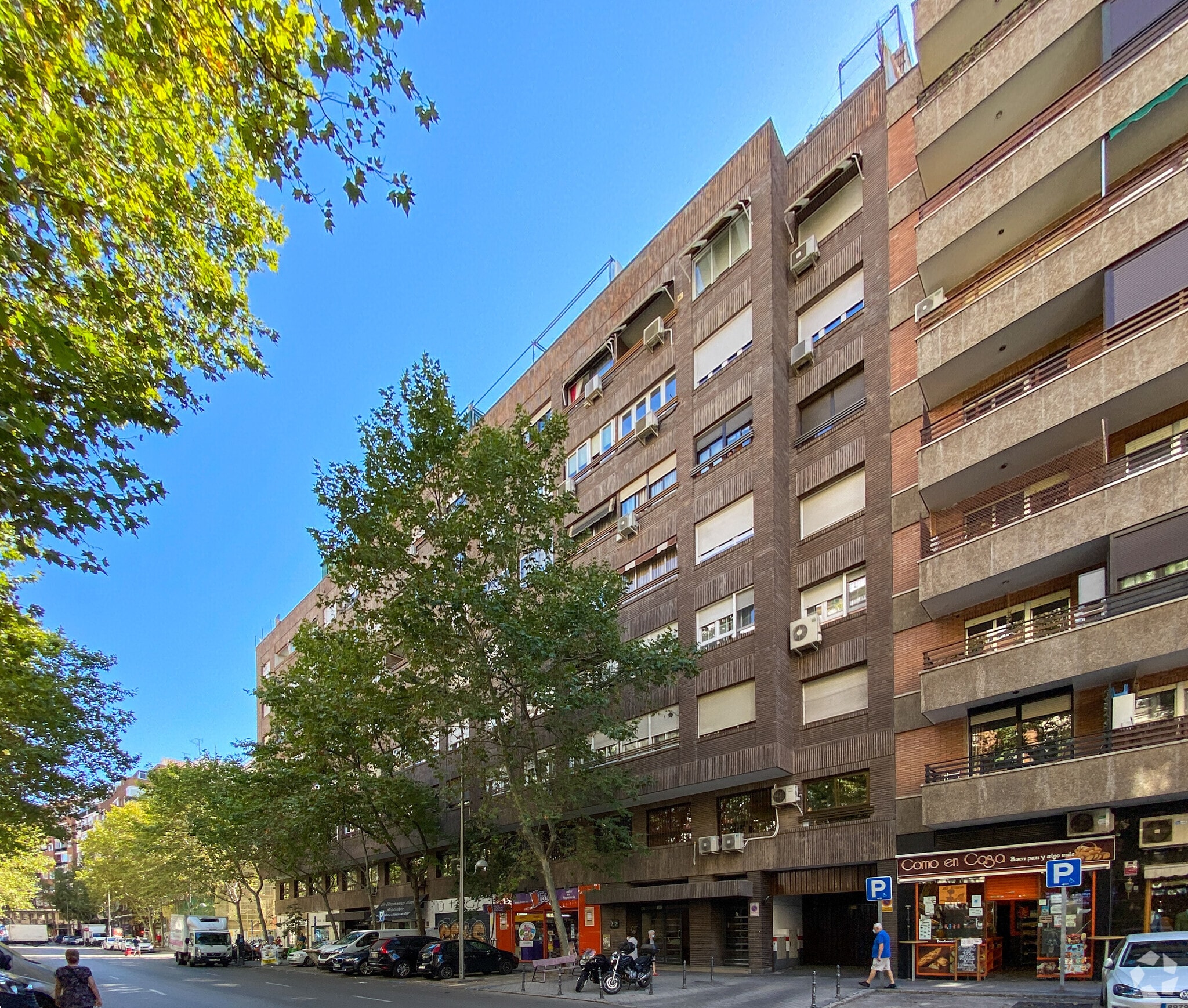 Retail in Madrid, Madrid to rent Building Photo- Image 1 of 2