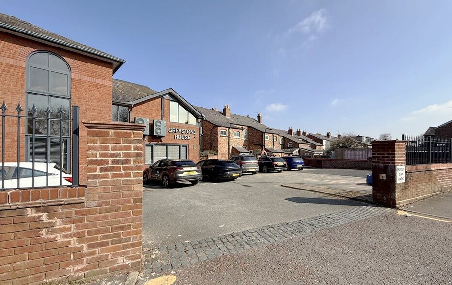 Moss Ln, Altrincham to rent - Building Photo - Image 2 of 2