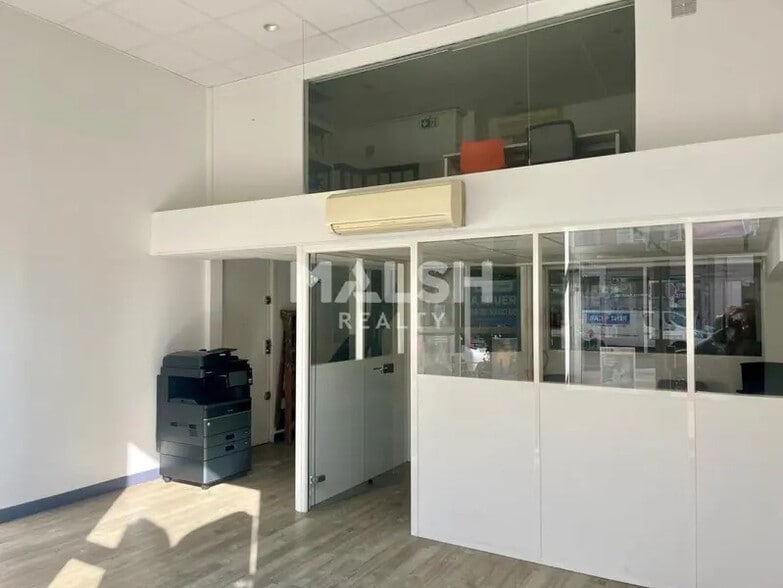 Retail in Villeurbanne to rent - Interior Photo - Image 2 of 12