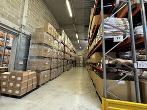 Light Industrial in Taverny to rent Interior Photo- Image 1 of 21