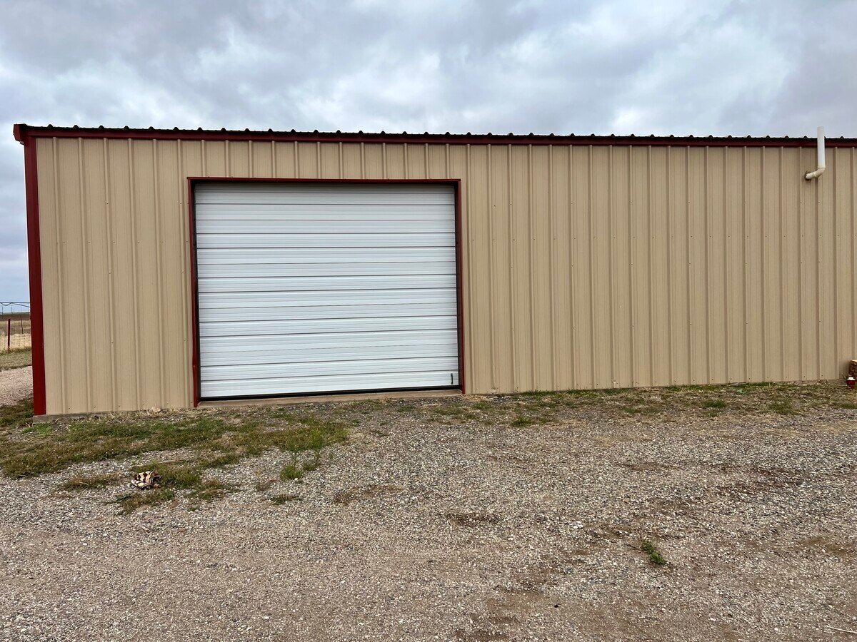 0 E WOODROW, Slaton 79364 BOYD HORSE FARM UK