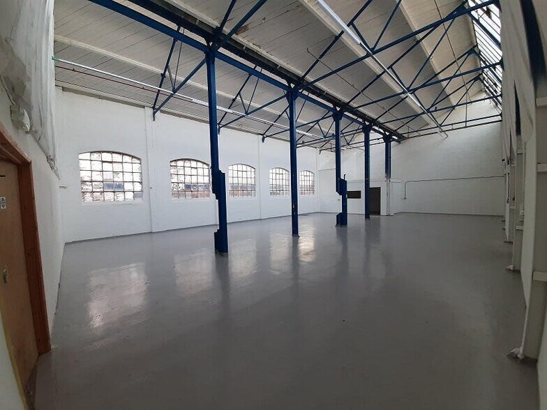 35 Bristol Rd, Gloucester to rent - Building Photo - Image 3 of 3