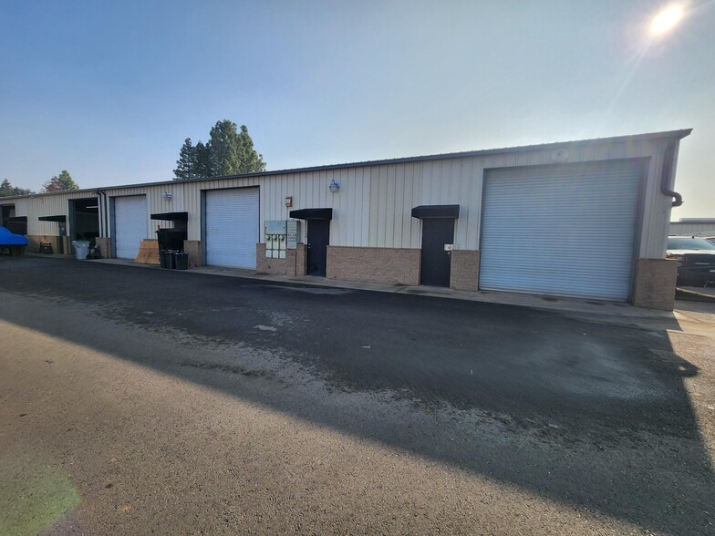 2851 N Sunnyside Ave, Fresno, CA for rent - Building Photo - Image 2 of 8