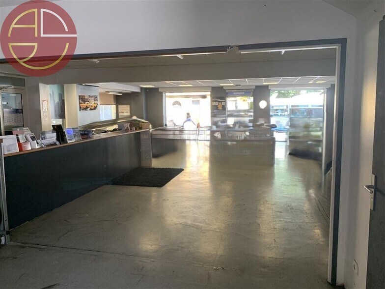 Retail in Toulouse to rent - Building Photo - Image 3 of 8
