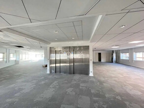 Office in Lyon to rent Interior Photo- Image 2 of 5