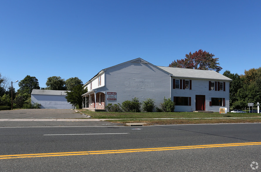 878 Enfield St, Enfield, CT for rent - Primary Photo - Image 1 of 5