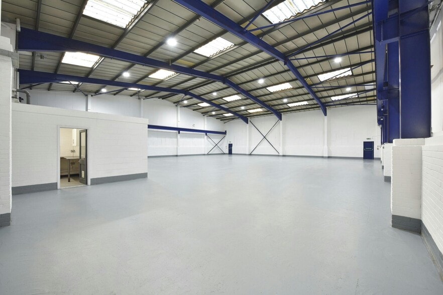 Roundthorn Industrial Estate, Ennis Close, Manchester to rent - Building Photo - Image 3 of 6