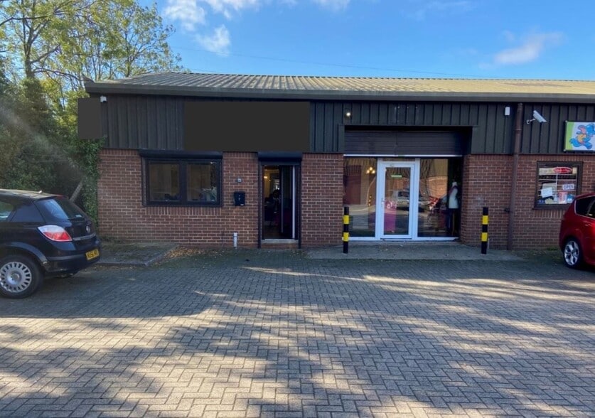 1-7 Victory Way, Bourne to rent - Primary Photo - Image 1 of 1