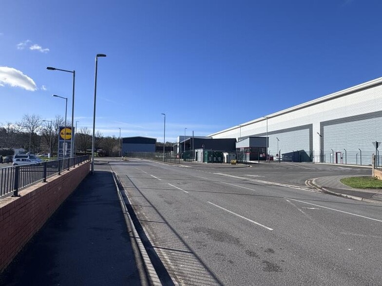 1-5 West Hendford, Yeovil to rent - Building Photo - Image 3 of 5