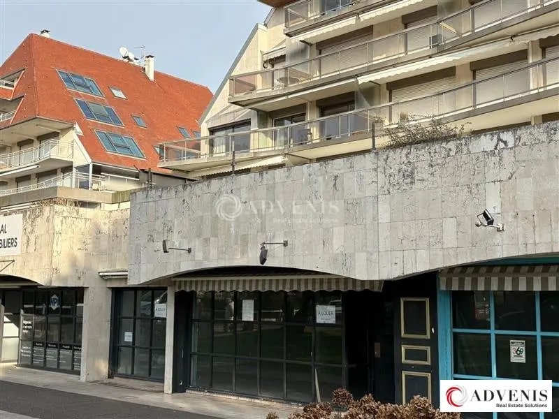 Location Commerce 170 m² - Photo 1