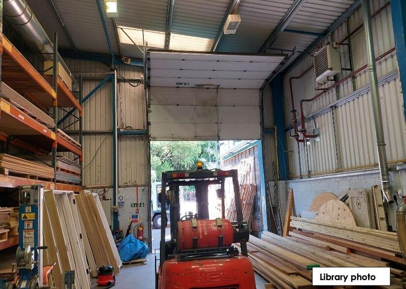 22 Chapman Way, Tunbridge Wells to rent - Building Photo - Image 3 of 5