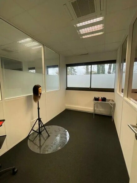 Office in Mérignac to rent - Building Photo - Image 2 of 12