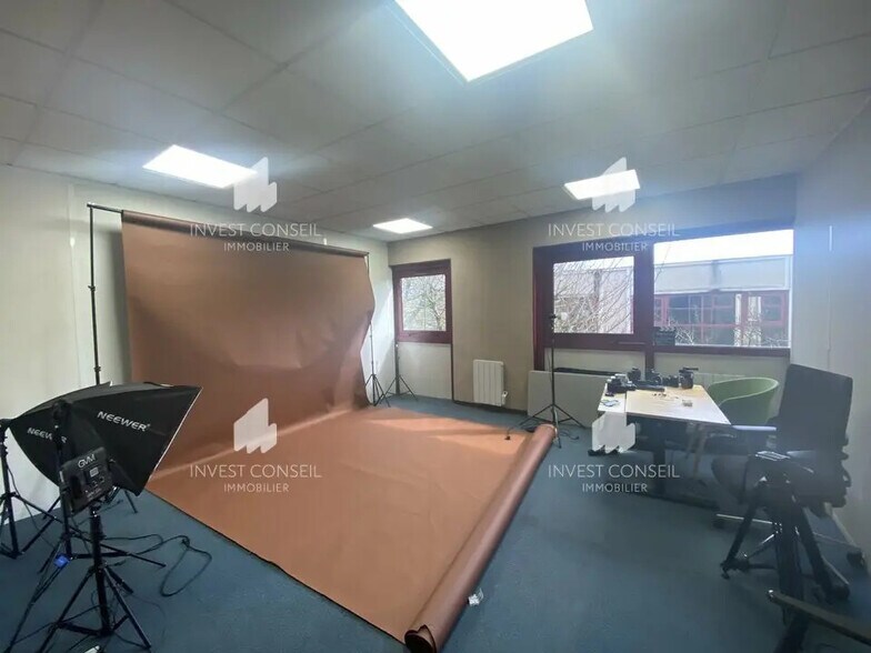 Office in Pontoise to rent - Interior Photo - Image 3 of 4