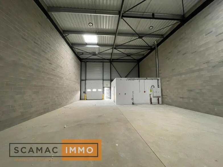 Office in Savigny-le-Temple to rent - Interior Photo - Image 2 of 4