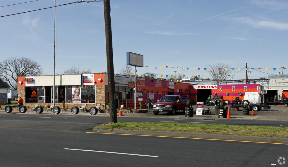 812-816 Richmond Hwy, Richmond, VA for rent - Building Photo - Image 3 of 4