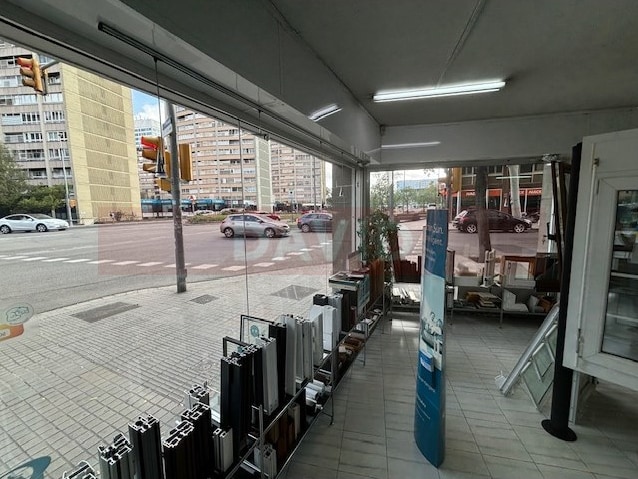 Retail in Barcelona, Barcelona to rent Interior Photo- Image 1 of 4