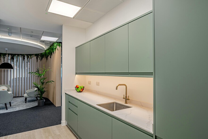 Station Rd, Kings Langley to rent - Building Photo - Image 3 of 31