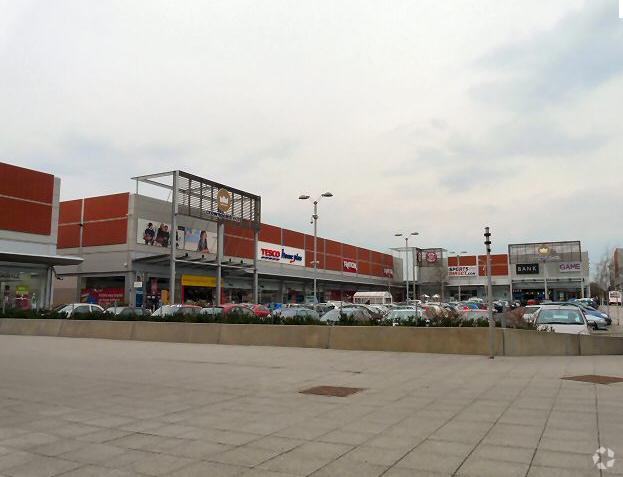 Crown Point Retail Park, Manchester for rent - Primary Photo - Image 1 of 9