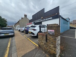Ufton Ln, Sittingbourne to rent Building Photo- Image 2 of 10