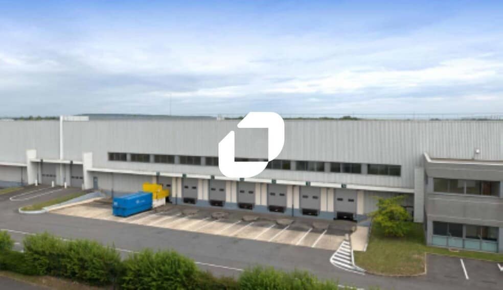 Industrial in Compans to rent - Building Photo - Image 2 of 4