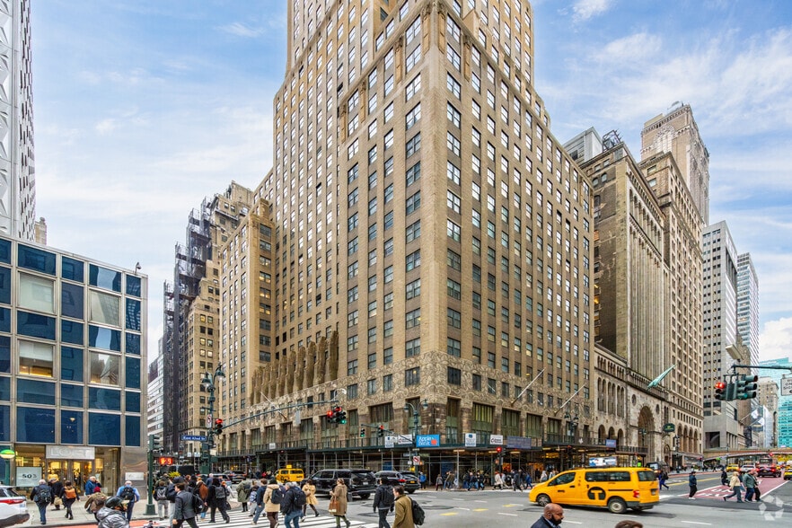 122 E 42nd St, New York, NY to rent - Building Photo - Image 2 of 5
