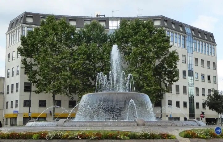 Office in La Garenne-Colombes to rent - Building Photo - Image 1 of 8