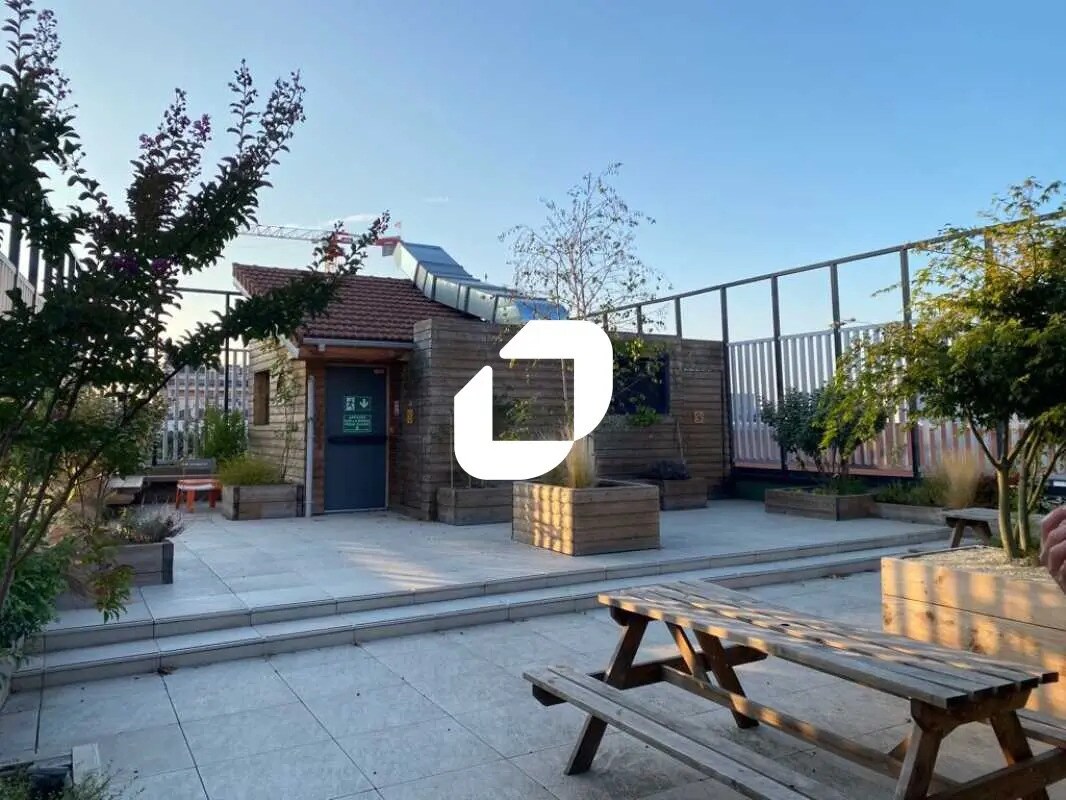 Office in Saint-Ouen-sur-Seine for sale Building Photo- Image 1 of 23