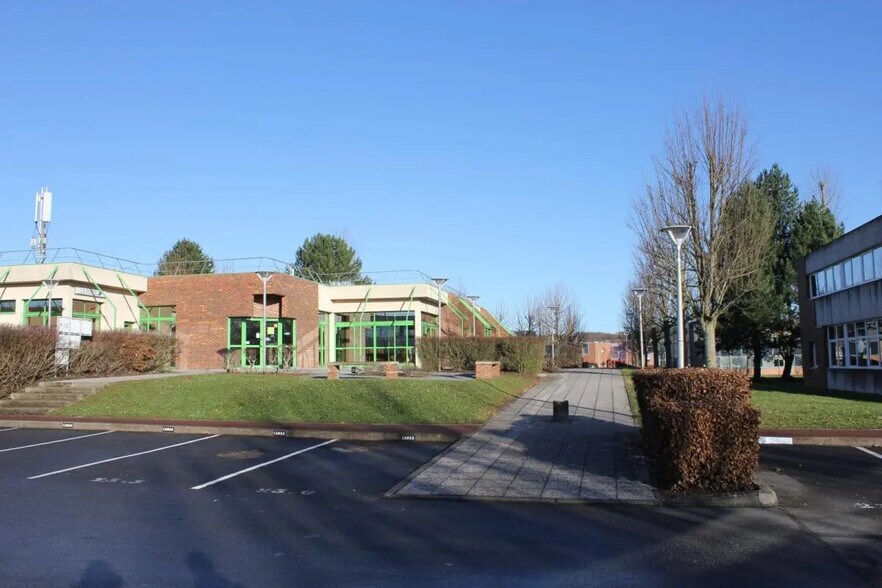 Office in Bièvres to rent - Building Photo - Image 2 of 6