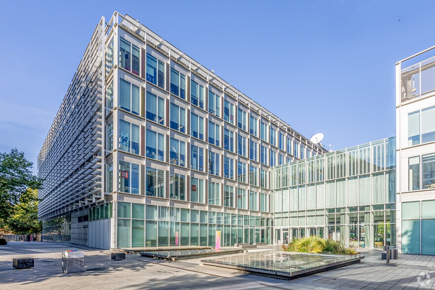 Wood Ln, London to rent - Primary Photo - Image 1 of 12