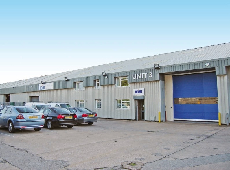 Tenax Rd, Manchester to rent - Building Photo - Image 2 of 3