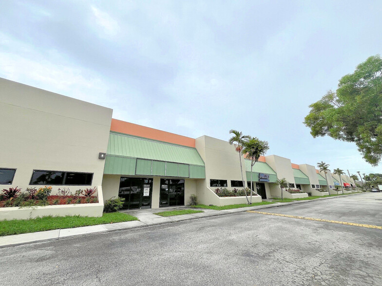 1800 N Powerline Rd, Pompano Beach, FL for rent - Building Photo - Image 1 of 13