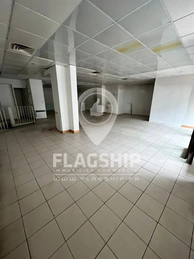 Retail in Levallois-Perret to rent Interior Photo- Image 1 of 10