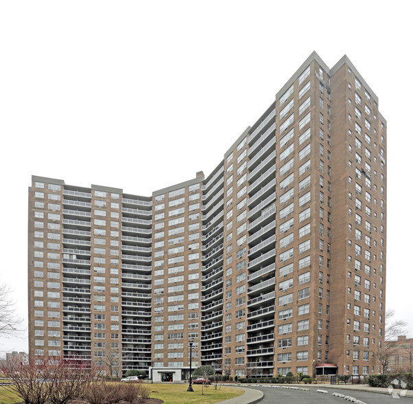 104-20-104-60 Queens Blvd, Forest Hills, NY for sale - Primary Photo - Image 1 of 1