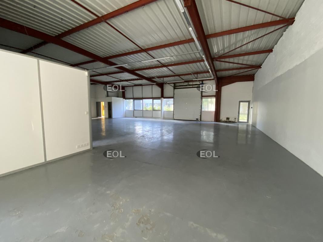Light Industrial in Villebon-sur-Yvette to rent Interior Photo- Image 1 of 9