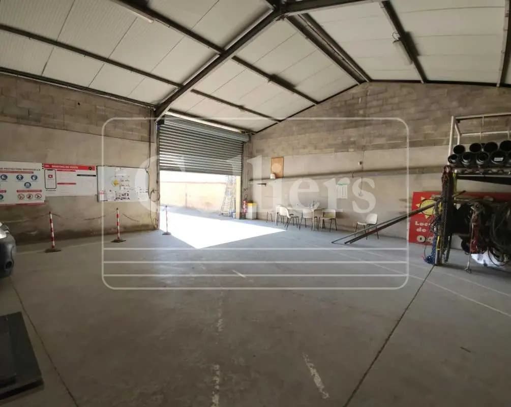 Location Local d'activités 650 m² - Photo 1