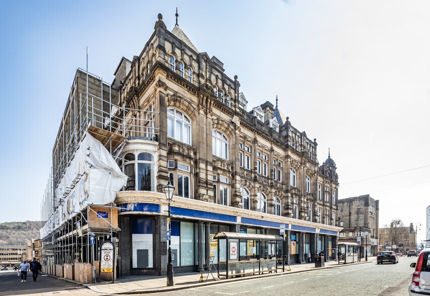 34-40 Commercial St, Halifax to rent - Building Photo - Image 3 of 4