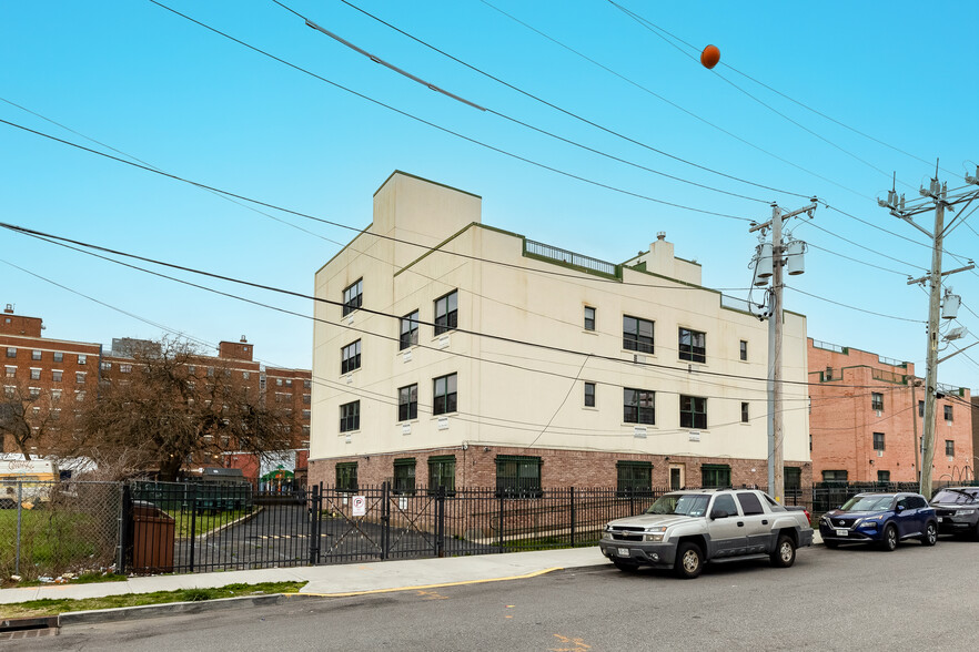 311 Beach 53rd St, Far Rockaway, NY for sale - Primary Photo - Image 1 of 1