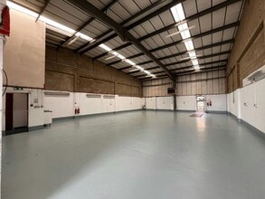 Edison Rd, Aylesbury to rent Interior Photo- Image 2 of 3