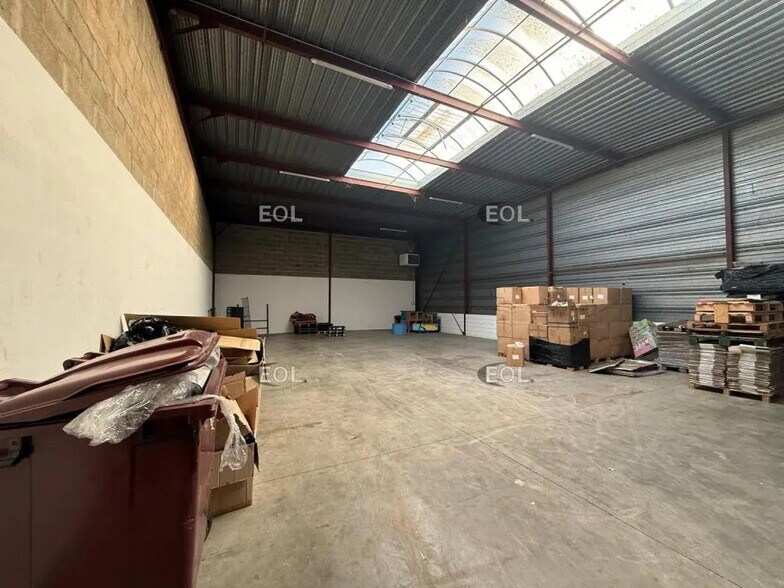 Light Industrial in Collégien to rent - Interior Photo - Image 3 of 6
