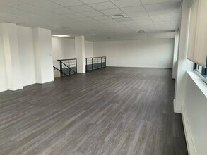 Office in Saint-Quentin-Fallavier to rent Building Photo- Image 1 of 13