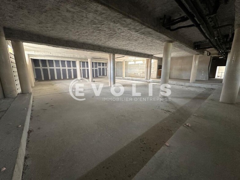 Light Industrial in Noisy-le-Sec to rent - Interior Photo - Image 3 of 7