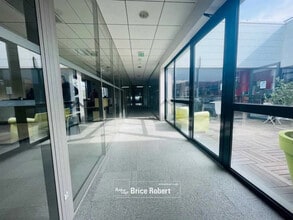 Office in Saint-Priest to rent Interior Photo- Image 2 of 44