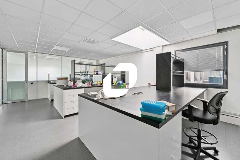 Office in Roissy-en-France to rent - Interior Photo - Image 2 of 12