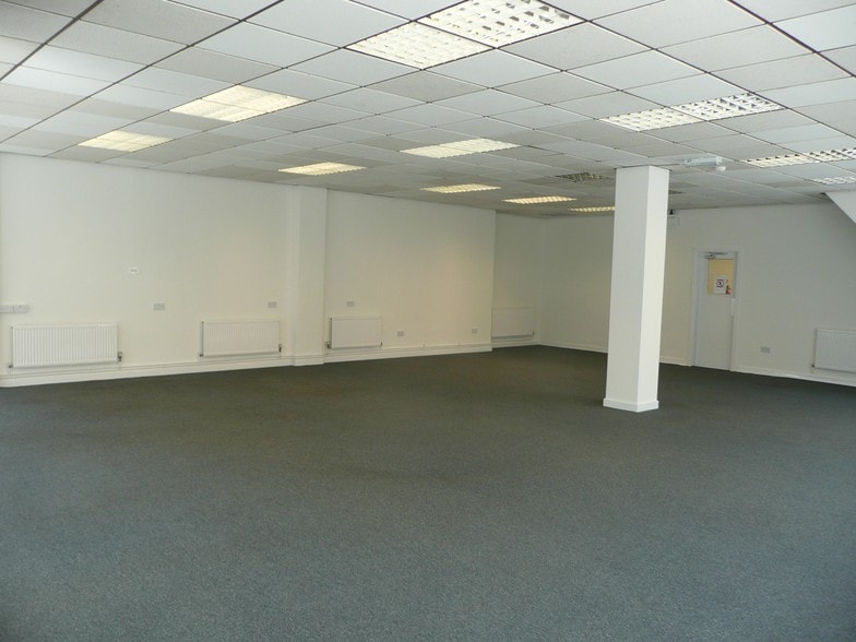 22-26 Union St, Leigh to rent - Interior Photo - Image 2 of 3