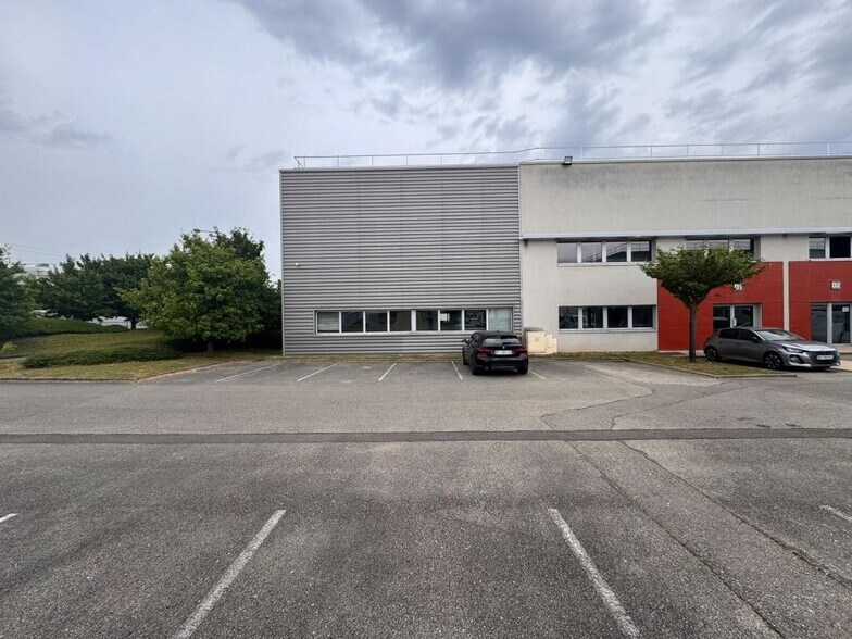 Light Industrial in Saint-Priest to rent - Building Photo - Image 2 of 11