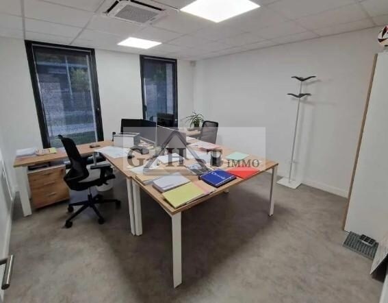 Industrial in Fontenay-sous-Bois for sale - Interior Photo - Image 2 of 5
