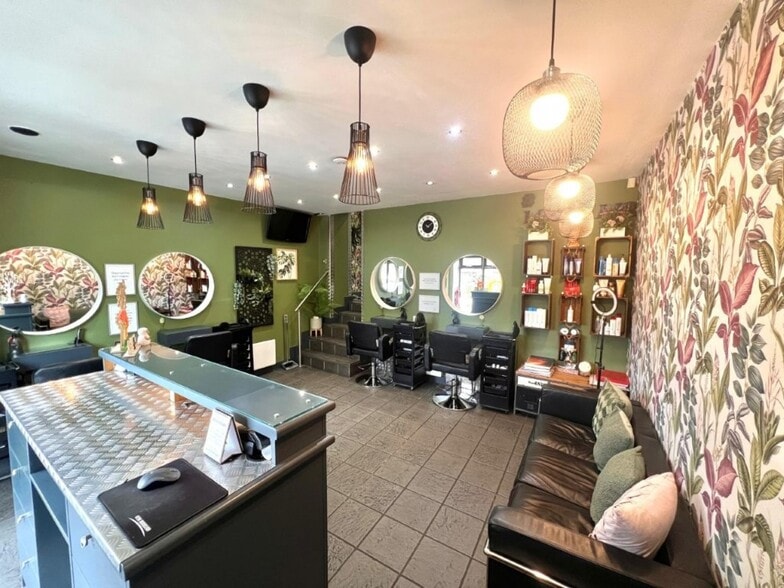 53-53A North Rd, Huddersfield for sale - Interior Photo - Image 3 of 5