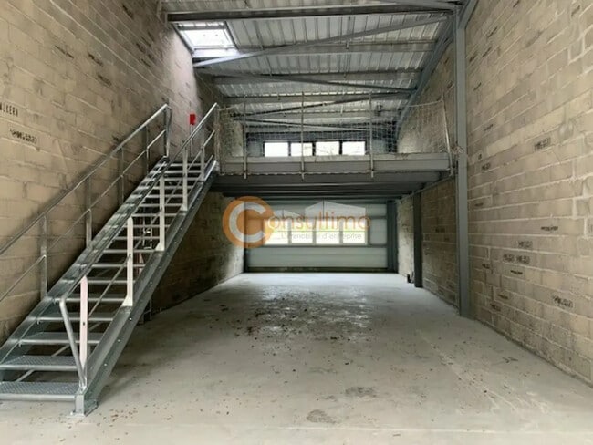 Location Local d'activités 155 m²