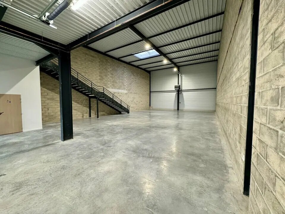 Light Industrial in Roissy-en-France to rent Building Photo- Image 1 of 8
