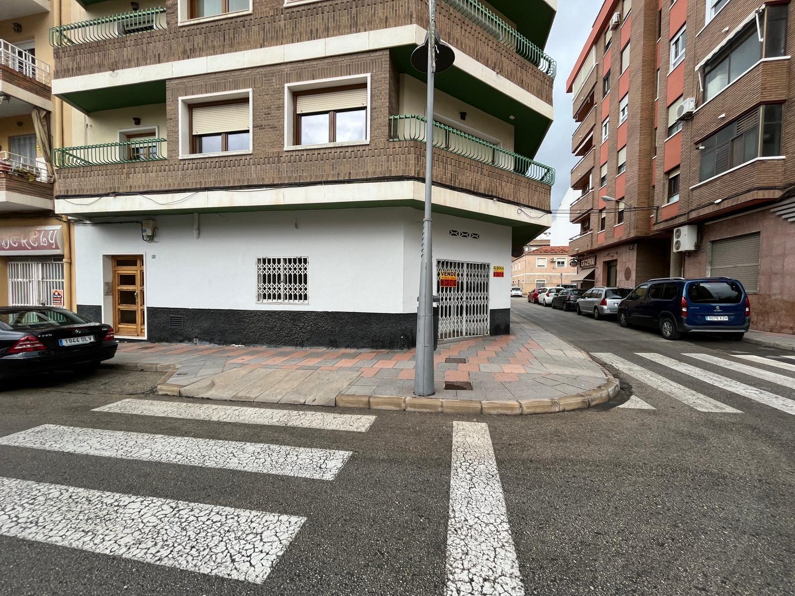 Retail in Petrer to rent Building Photo- Image 1 of 10
